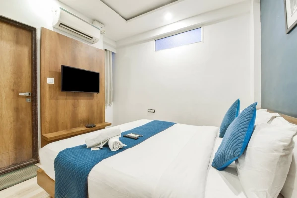 short stay hotels in loto hotel bangali square indore