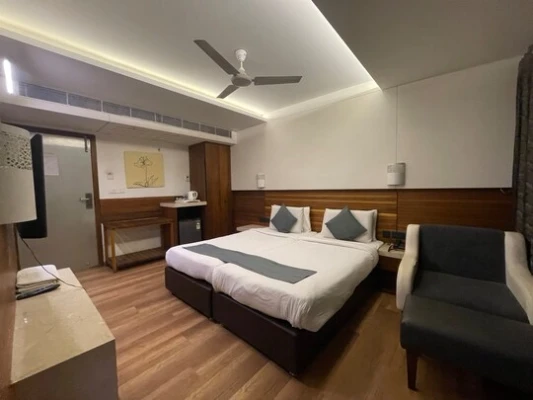 hotel near indore railway station - loto hotel premier vijay nagar