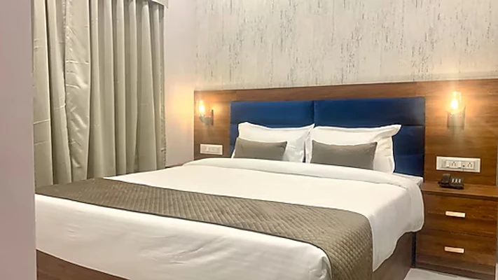 hotel with gym in lig square, indore - mumbai house - lig square , indore