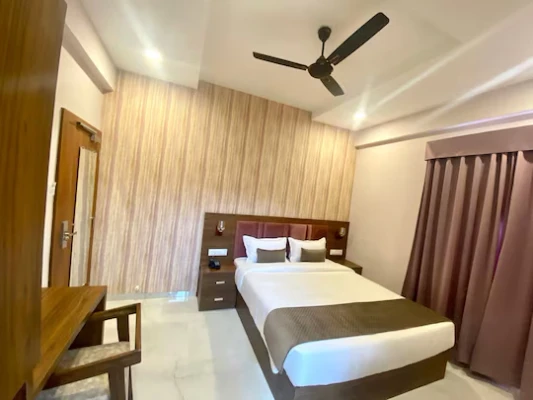 jacuzzi hotel in lig square, indore - mumbai house - lig square , indore