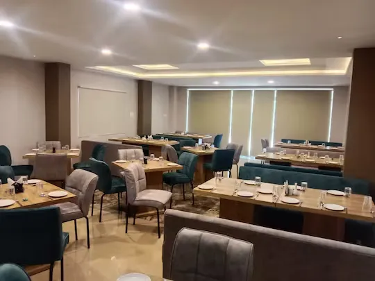 day use hotels in mumbai house - lig square , indore indore