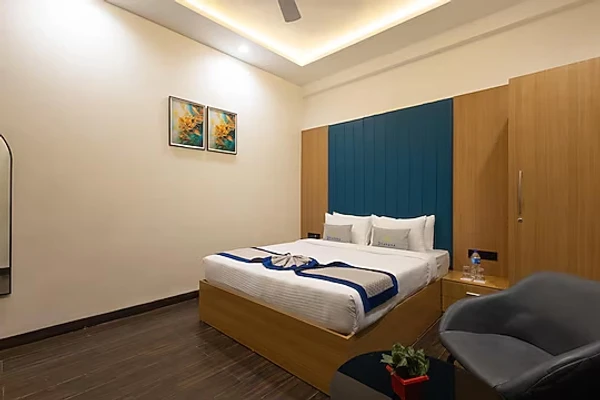 business hotels in pravasa stay luv kush square indore