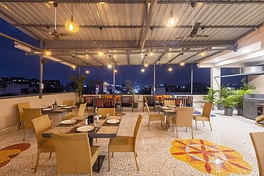 hourly stay hotels in pravasa stay luv kush square indore