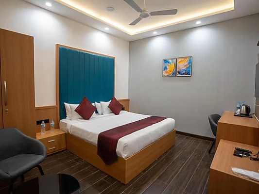 early check in hotels in pravasa stay luv kush square indore