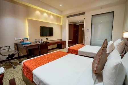 hotel near indore railway station - pride hotel & convention centre indore
