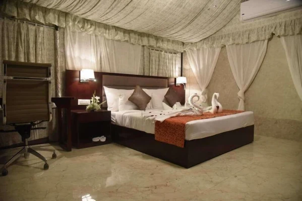 hotel with bar in pragati vihar, indore - pride hotel & convention centre indore