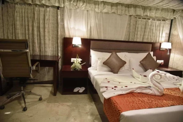 hotel with bar in pragati vihar, indore - pride hotel & convention centre indore