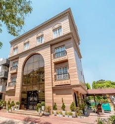 couple friendly hotels in scarlet hotel indore