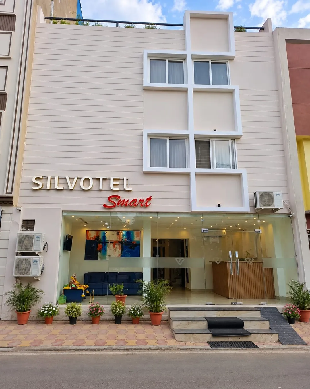 honeymoon hotels in silvotel smart by bizzgrow hotels, indore indore