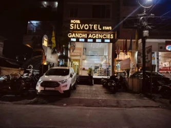 best luxury hotels in silvotel stays indore