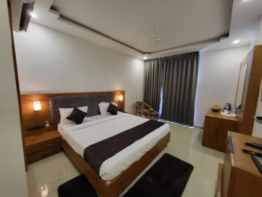 best hourly hotels in sukoon signature indore
