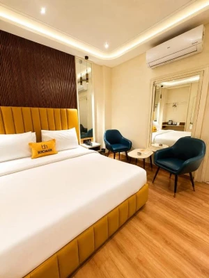 hotel in scheme no 113, indore for couples - the benchmark hotel