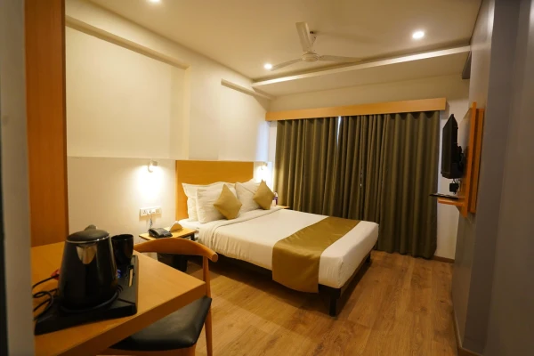 bombay hospital square ring road, indore hotel booking - the byke business landmark c21 mall indore