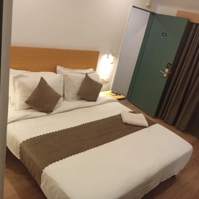 3 star hotel in bombay hospital square ring road, indore - the byke business landmark c21 mall indore