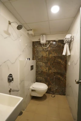 hotel in bombay hospital square ring road, indore for couples - the byke business landmark c21 mall indore