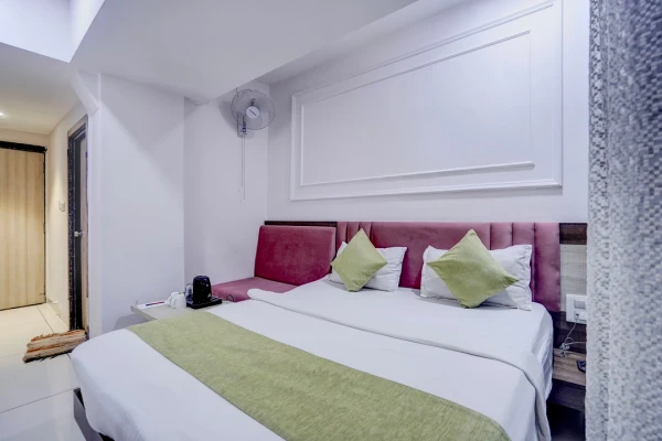 hotel with meeting room in bombay hospital square ring road, indore - the byke express pishore inn indore