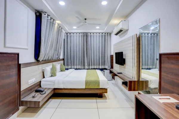 hotel with gym in bombay hospital square ring road, indore - the byke express pishore inn indore