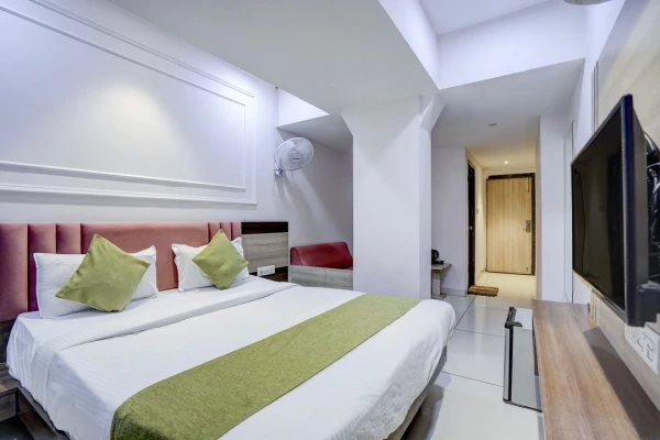 budget hotel in bombay hospital square ring road, indore - the byke express pishore inn indore