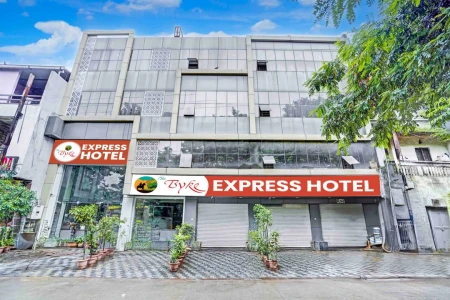 hotel with bar in bombay hospital square ring road, indore - the byke express pishore inn indore
