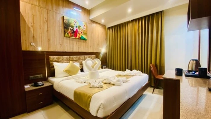 best day time hotels in the clan hotel indore