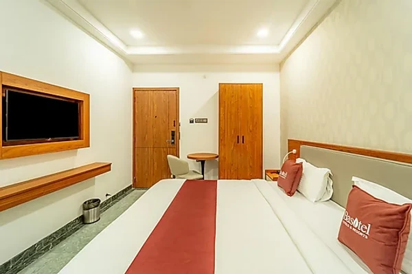 business hotels in the grand tanishqa by basotel indore