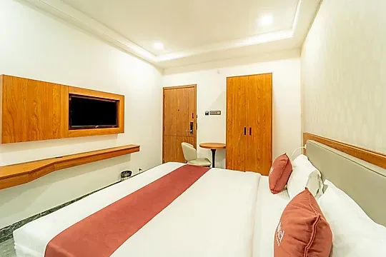 corporate hotels in the grand tanishqa by basotel indore