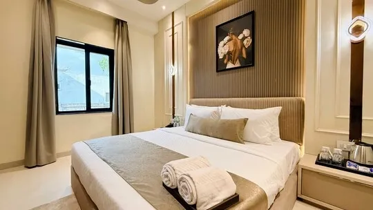 best couple friendly hotels in the veda's hotel indore