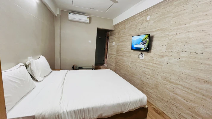 hotel with swimming pool in vijay nagar, indore - trpotels formerly vanni inn