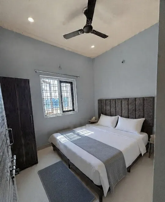 hotel with party hall in karmeta, jabalpur - hotel happy stay