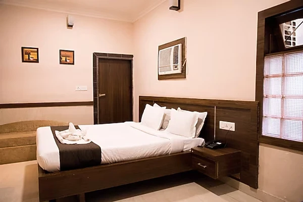 cheap hotels in hotel paras jabalpur