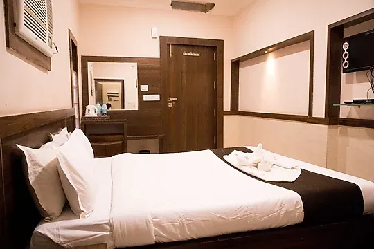 best day time hotels in hotel paras jabalpur