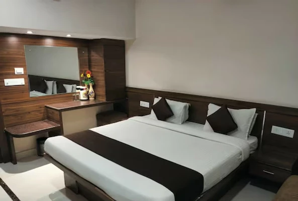 hotel with free parking in railway station compound, jabalpur - hotel paras
