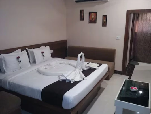 business travel hotels in hotel paras jabalpur