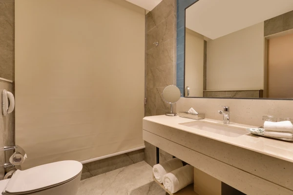 hotel room booking in naudra bridge, jabalpur - lemon tree premier jabalpur