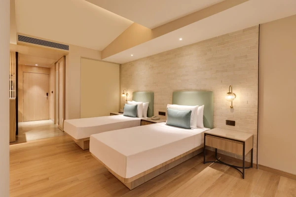 hotel with meeting room in naudra bridge, jabalpur - lemon tree premier jabalpur