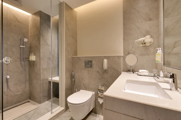 hotel near jabalpur railway station - lemon tree premier jabalpur