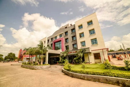 hotel with banquet hall in railway station compound, jabalpur - max hotel jabalpur
