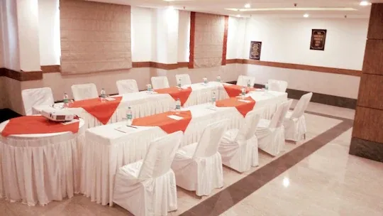 hotel with gym in railway station compound, jabalpur - max hotel jabalpur