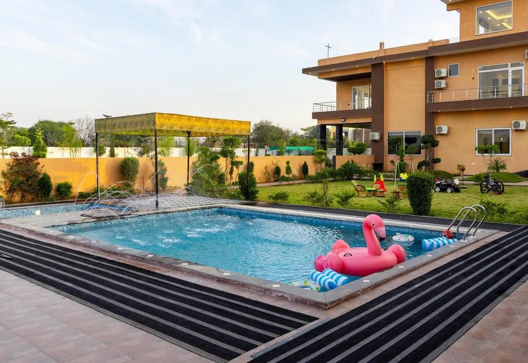 hotel with meeting room in barwada house colony, jaipur - elivaas abhinandan farm 7 bhk villa