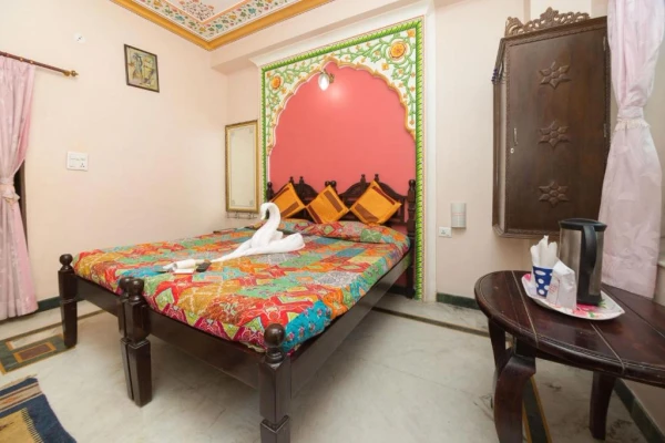 3 star hotel in sindhi camp, jaipur - hotel moon light