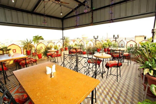 hotel with gym in sindhi camp, jaipur - hotel moon light