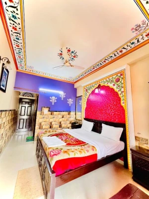 hotel with free parking in sindhi camp, jaipur - hotel moon light