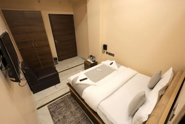 4 star hotels in hotel pearl square jaipur