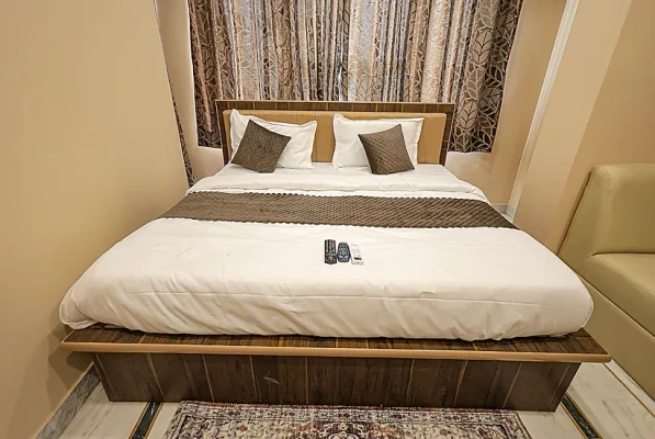 couple friendly hotels in hotel pearl square jaipur