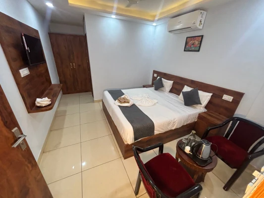 family hotel with pool in malviya nagar, jaipur - hotel rk palace