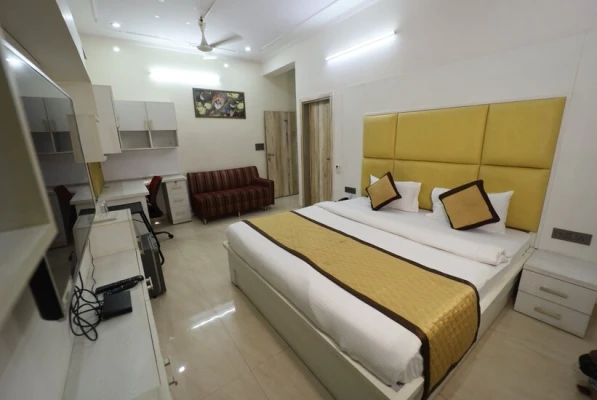 24 hours check in hotels in hotel the 11 inn jaipur