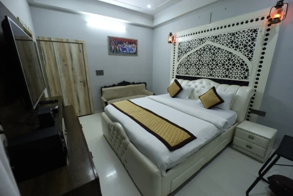 best hotels for unmarried couples in hotel the 11 inn jaipur