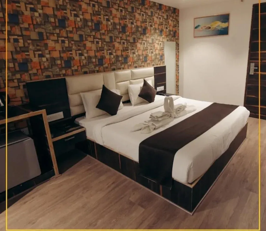 hotel with party hall in pratap nagar, jaipur - hotel the crims