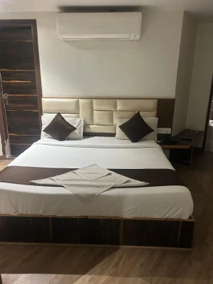 hotel near jaipur railway station - hotel the crims