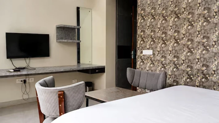 hotel with swimming pool in shyam nagar, jaipur - hotel the white moon